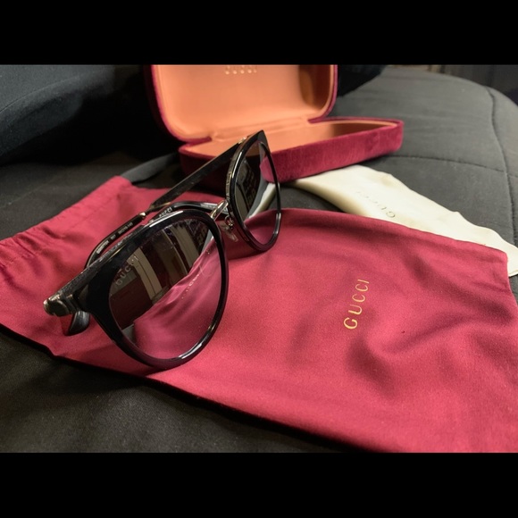 Gucci Glasses - Picture 2 of 4